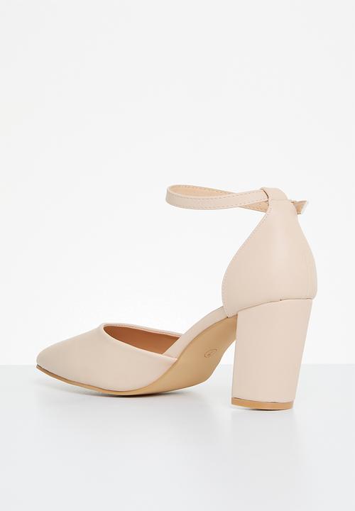 edit - Adley anklestrap block heel - natural