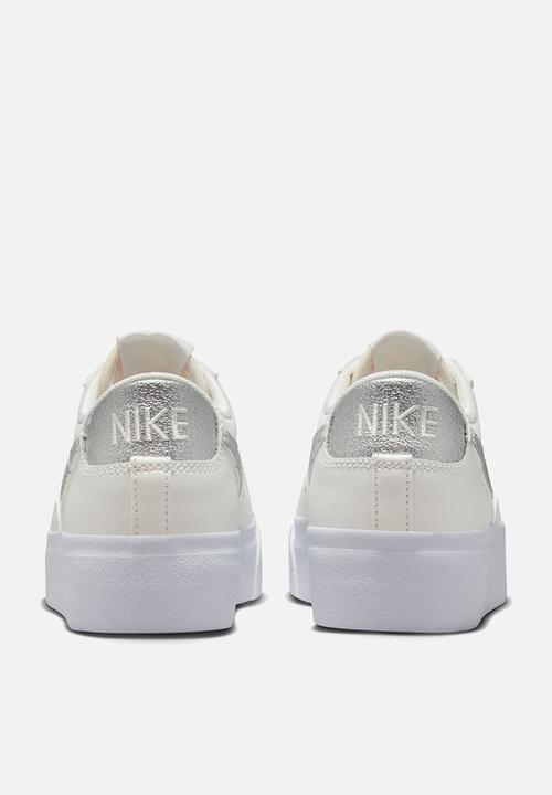 Nike - Nike Blazer Low Platform