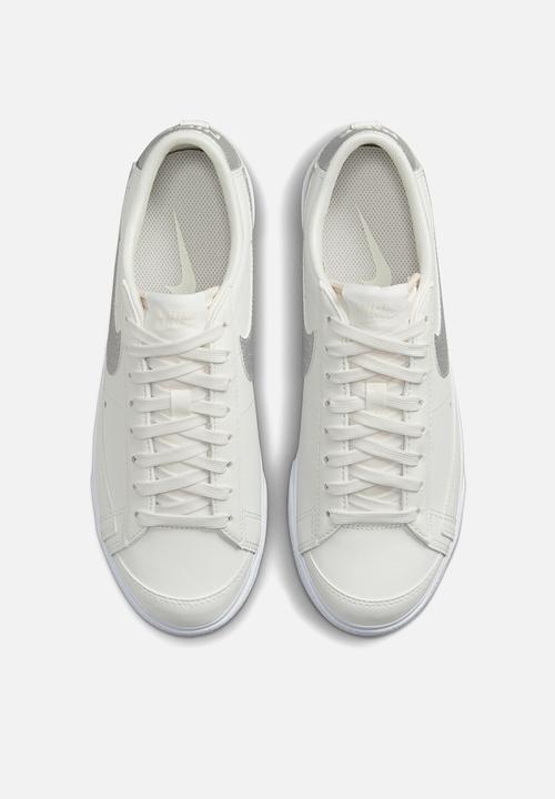 Nike - Nike Blazer Low Platform