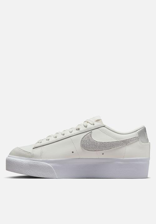 Nike - Nike Blazer Low Platform