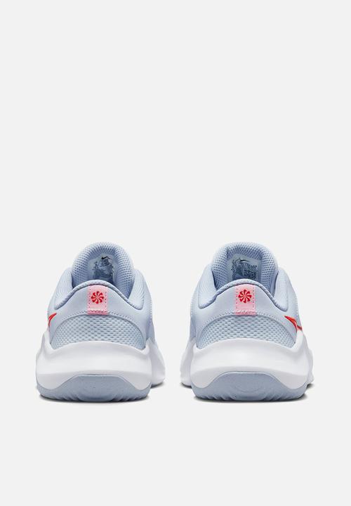 Nike - Nike Legend Essential 3 Next Nature