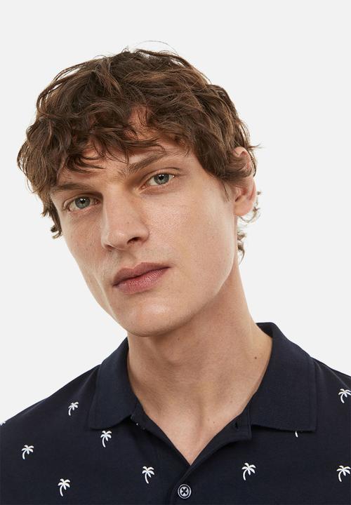 H&M - Slim fit patterned polo shirt - dark blue/palm trees