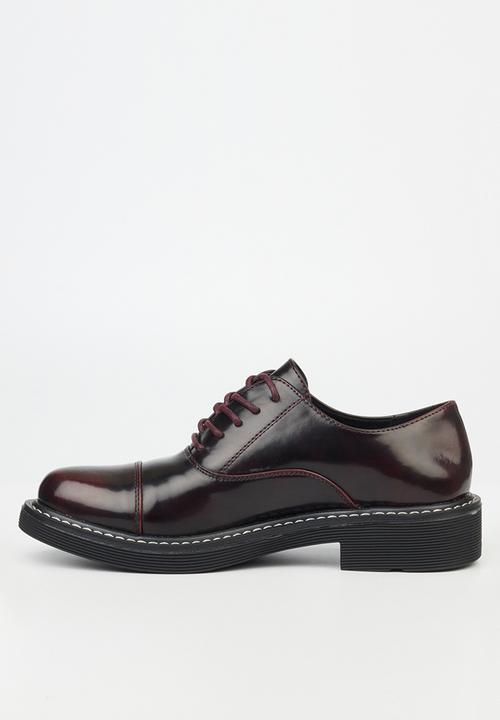 Miss Black - Princeton 1 derby - oxblood