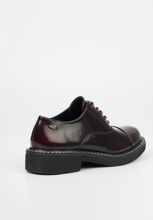 Miss Black - Princeton 1 derby - oxblood