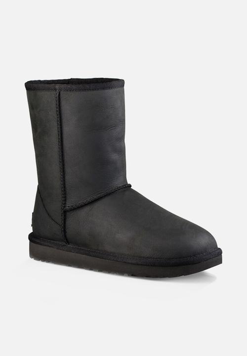 UGG® - Classic short leather - black
