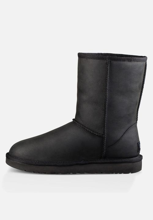 UGG® - Classic short leather - black