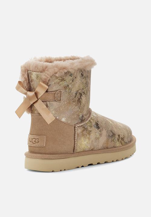UGG® - Mini bailey bow gold wash - beachwood