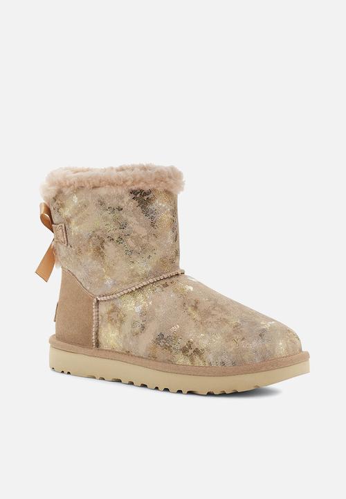 UGG® - Mini bailey bow gold wash - beachwood