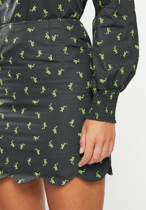 Glamorous - Scallop co-ord skirt - black lime flower