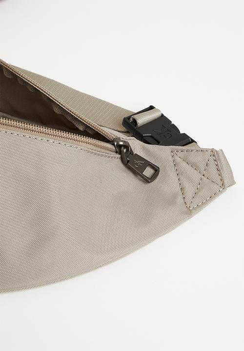 Calvin Klein - Sport essentials waist bag - perfect taupe