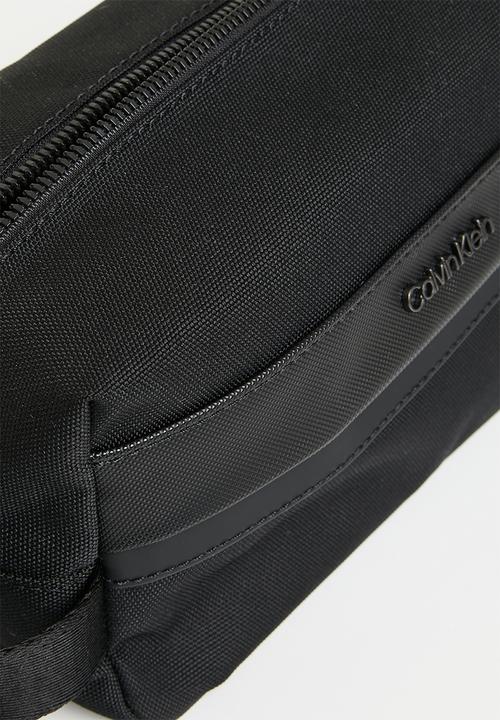 Calvin Klein - Remote washbag - ck black