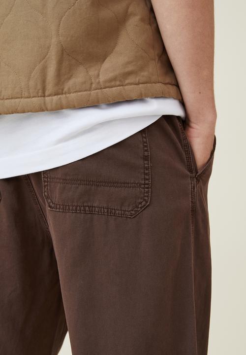 Cotton On - Elastic worker pant - chocolate brown
