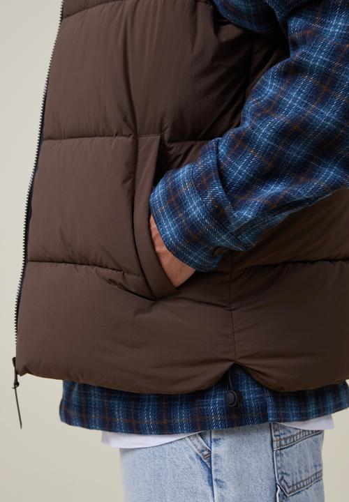 Cotton On - Recycled puffer vest - chocolate