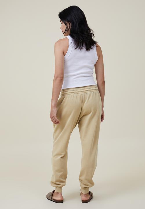 Cotton On - Maternity classic washed trackpant - washed light sand 