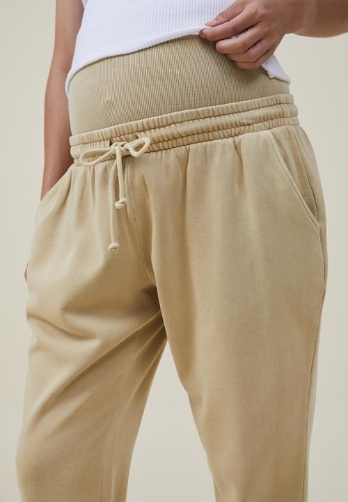 Cotton On - Maternity classic washed trackpant - washed light sand 
