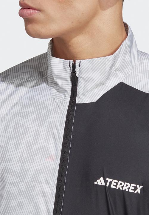 adidas Performance - Terrex trail running wind jacket- white & gretwo