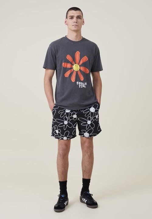 Cotton On - Smiley loose fit t-shirt - lcn smi black/feelin fine 