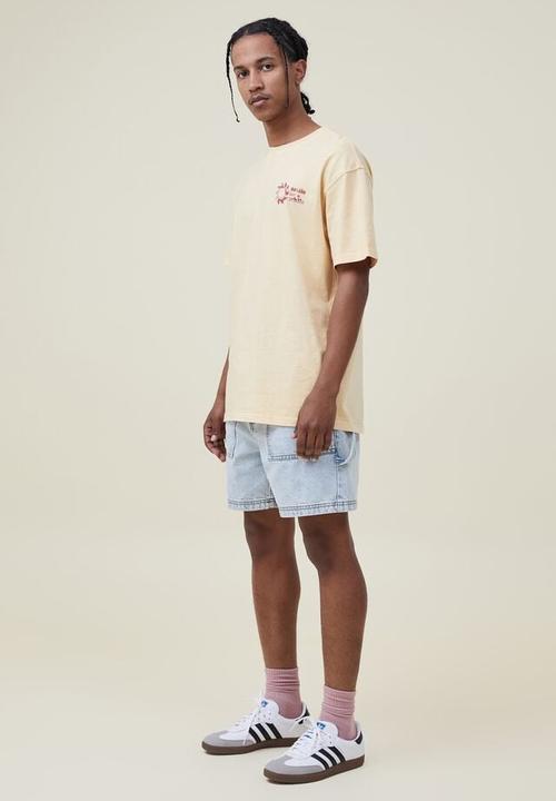 Cotton On - Smiley loose fit t-shirt - lcn smi sunbleach/sunny smile 