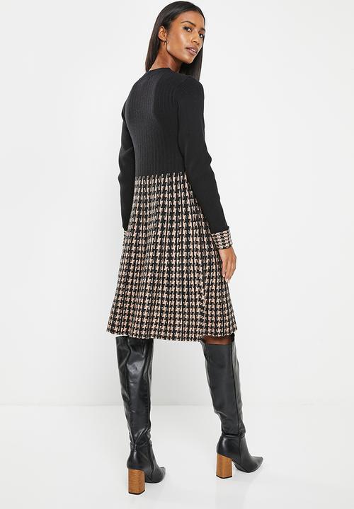 Stella Morgan - Houndstooth knitted dress - camel