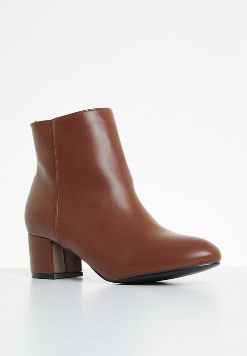 edit - Tippi ankle boot - brown