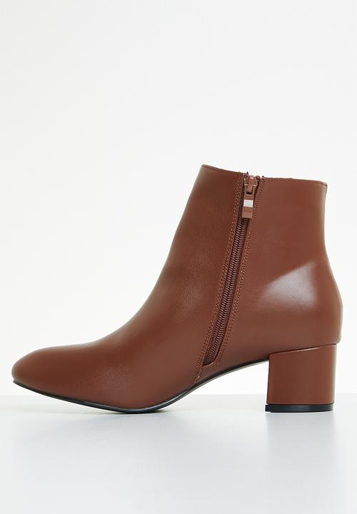 edit - Tippi ankle boot - brown