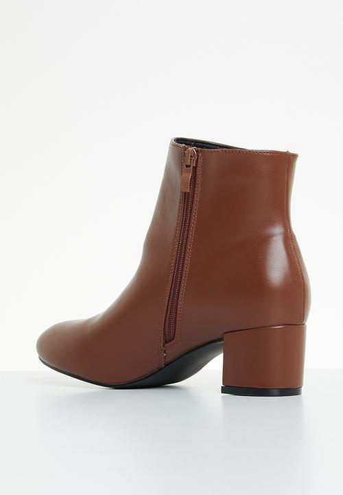edit - Tippi ankle boot - brown
