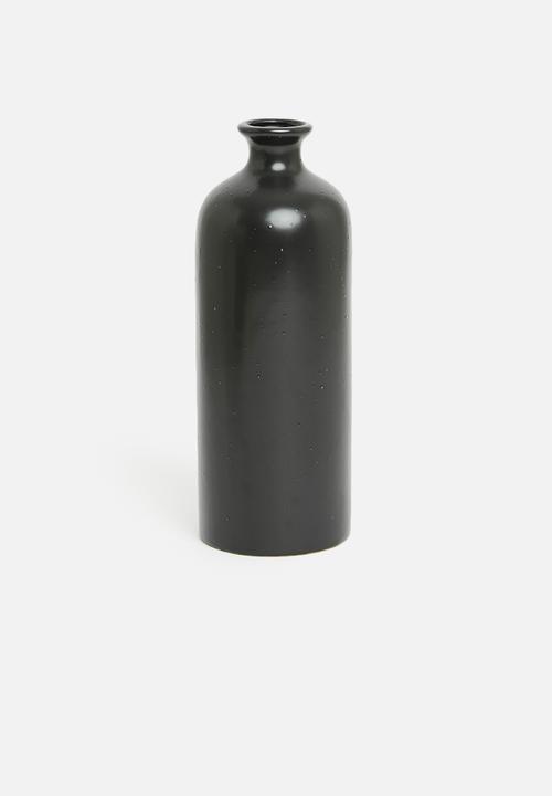 H&S - Flute neck vase - black