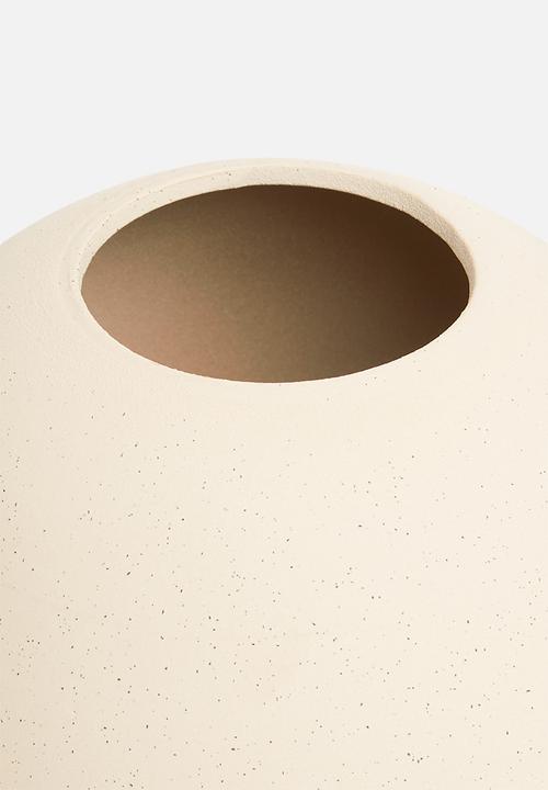 H&S - Porcelain ball vase - off white