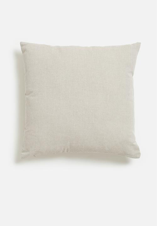 H&S - Button cushion- grey