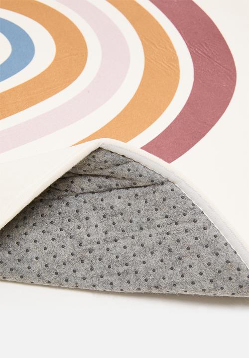 H&S - Round rug - rainbow love