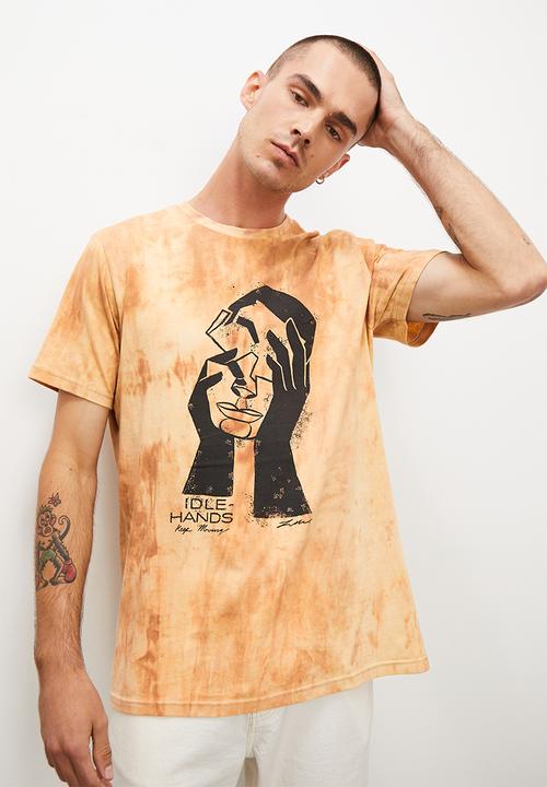 Superbalist - Hands print reg fit crew neck - stone spectra