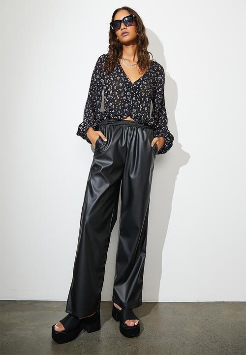 Superbalist - Front button ditsy blouse - black floral