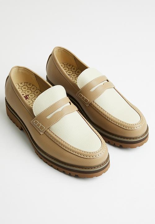 Jonathan D - J penny moc pebbled pu loafer - neutral