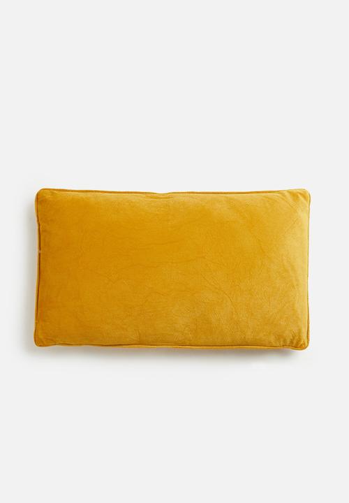 H&S - Velvet cushion - mustard