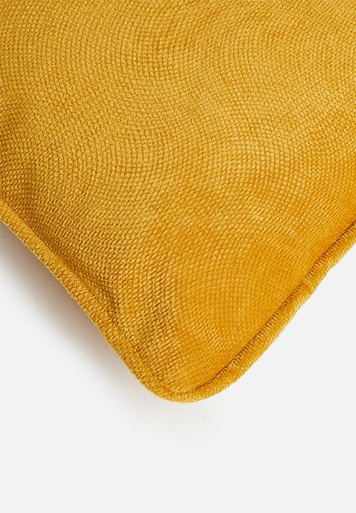 H&S - Velvet cushion - mustard