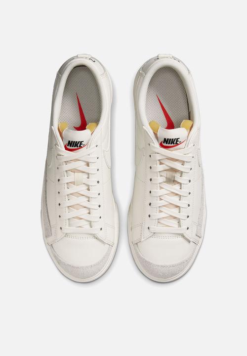 Nike - Nike Blazer Low Platform