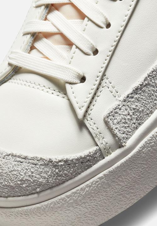 Nike - Nike Blazer Low Platform