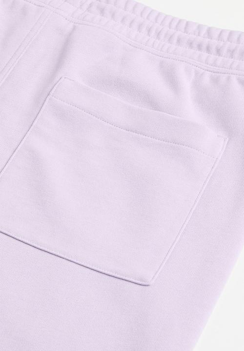 H&M - Regular fit printed sweatshorts - purple/spongebob squarepants
