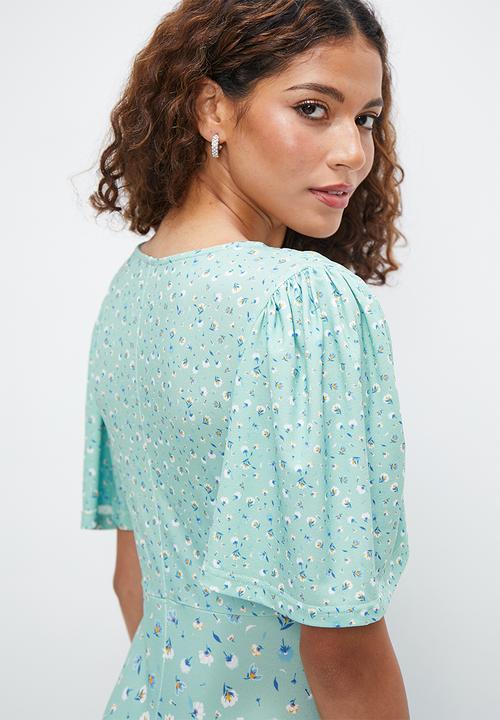 MILLA - Empire flutter sleeve maxi dress - blue ditsy