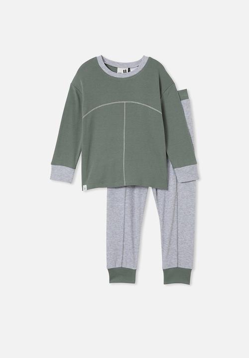 Cotton On - Beau long sleeve pyjama set - swag green/bolt