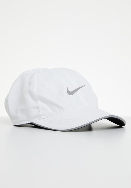 Nike - Nike Dry Fit - White