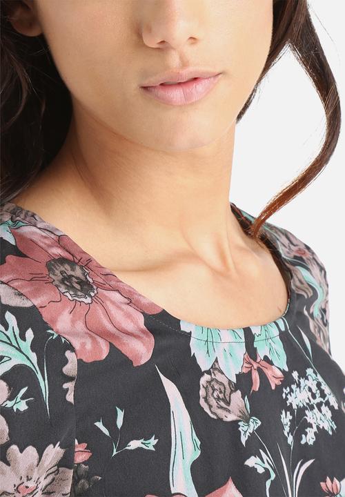 Vero Moda - Silkey Flower 3/4 Top