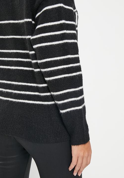 SISSY BOY - Ajay: slouchy, open collar knitted sweater - black & white