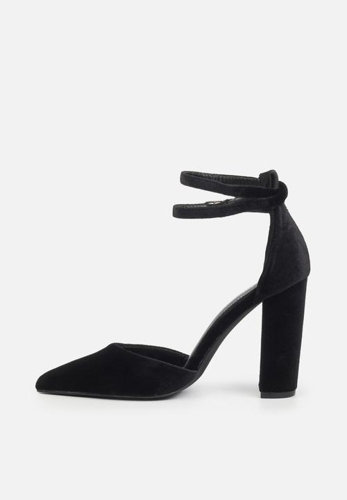 Miss Black - Criss 5 court heel - black