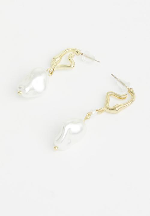 Superbalist - Lisa faux pearl earrings- gold & cream