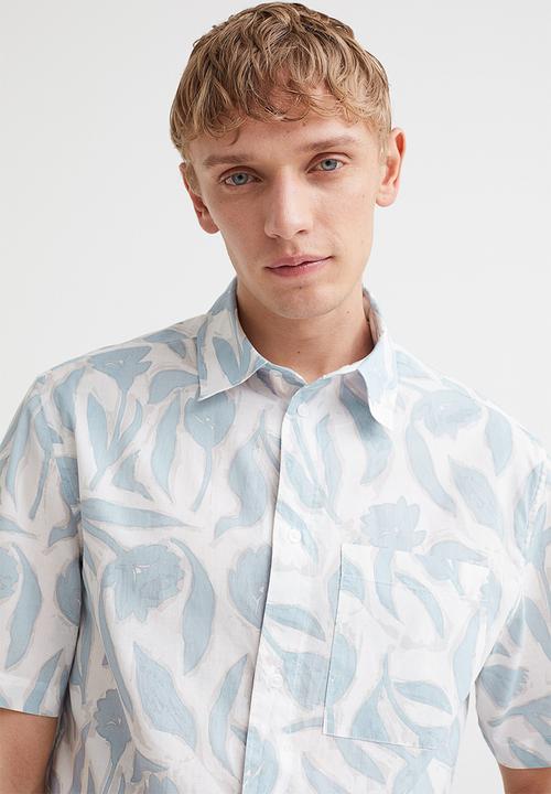 H&M - Cotton shirt regular fit - light blue/tulips