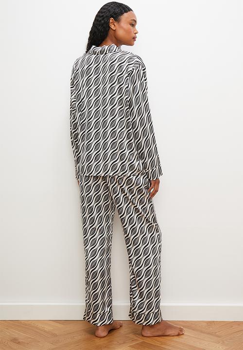 edit - Long sleeve sleep shirt & pant set - black & white