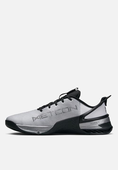 Nike - Metcon 8 Flyease Premium