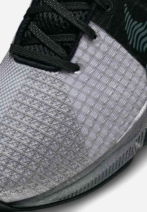 Nike - Metcon 8 Flyease Premium