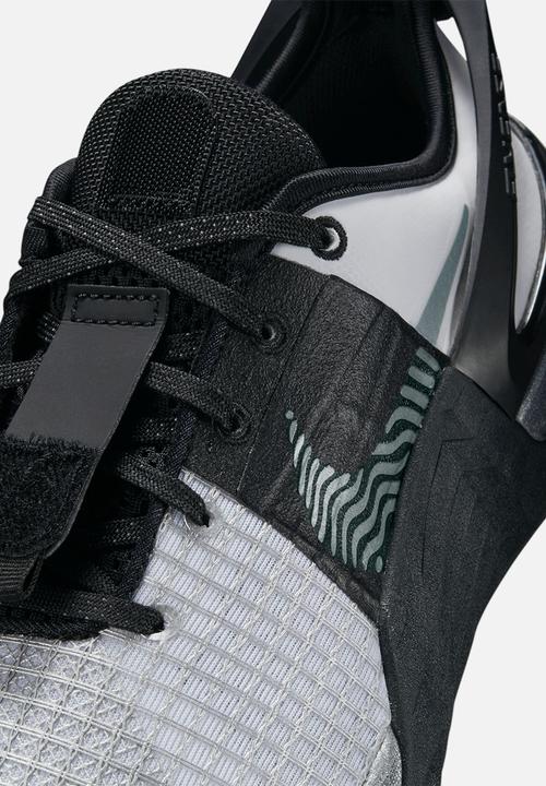 Nike - Metcon 8 Flyease Premium